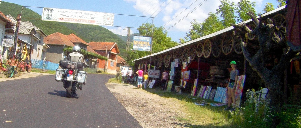 frisch geteerte Straßen