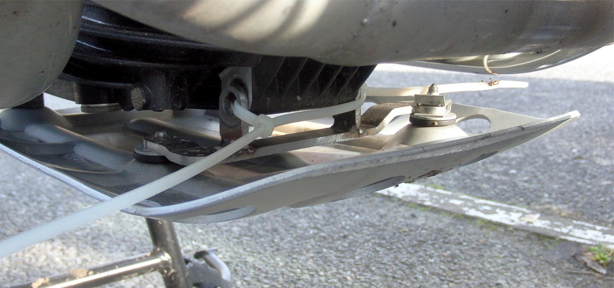 defektes Motorschutzblech